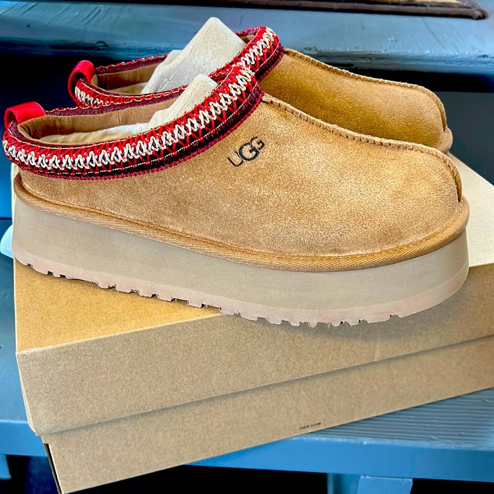 UGG Tazz brand new Ladies size 7